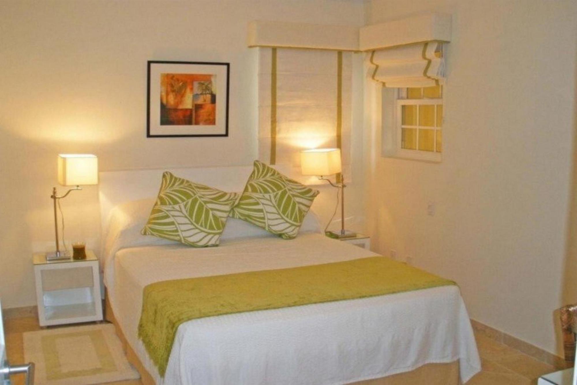 Sapphire Beach Condos Christ Church Chambre photo