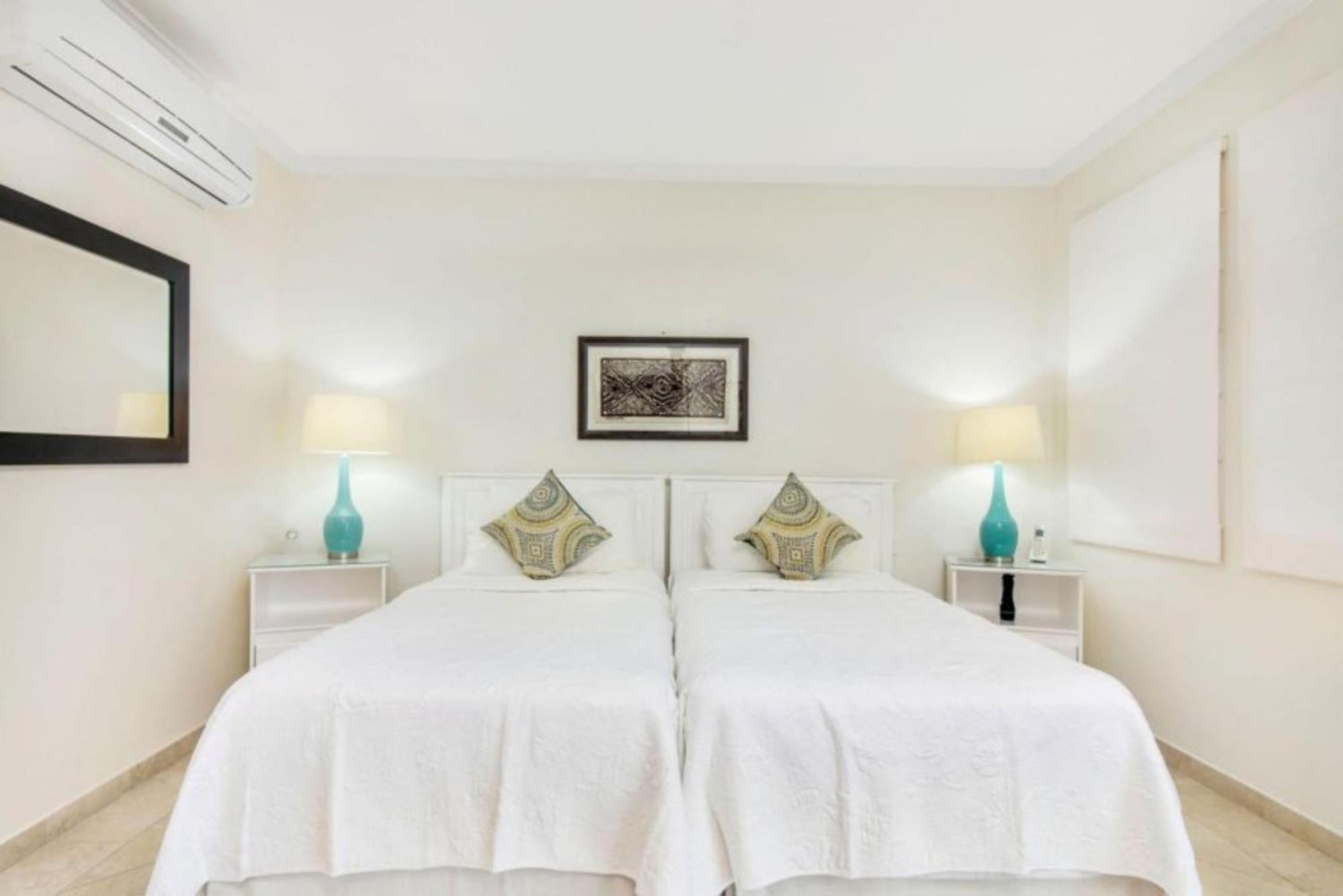 Sapphire Beach Condos Christ Church Chambre photo